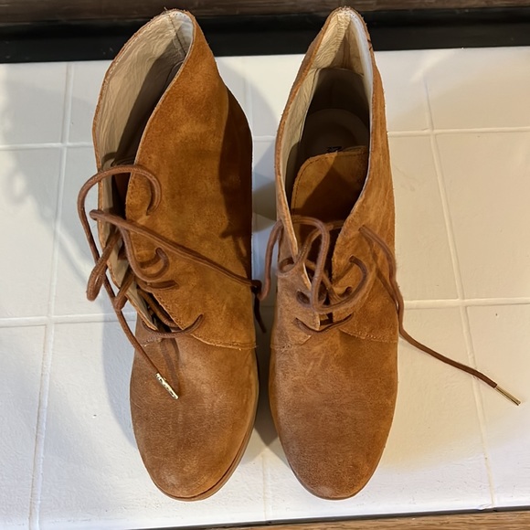 Michael Kors suede boots. Worn once only! - Picture 2 of 7
